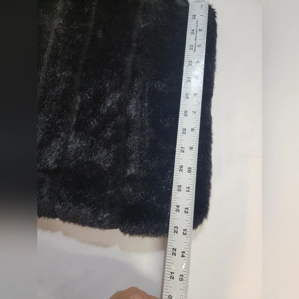 Reversible Black Faux Fur Vest Unbranded M/L Zipper closure slit pockets